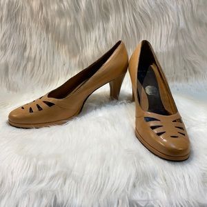 AEROSOLES Conservative Tan Heel w/Cut Out Closed Toe Design